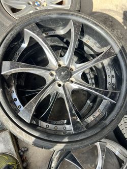 Staggered Savini. 22” Wheels And Tires