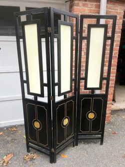 Bi-fold screen
