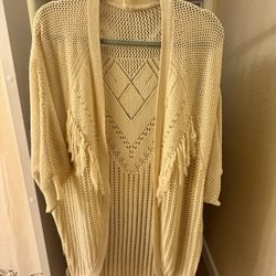 S/M Rip curl Fringed Sweater