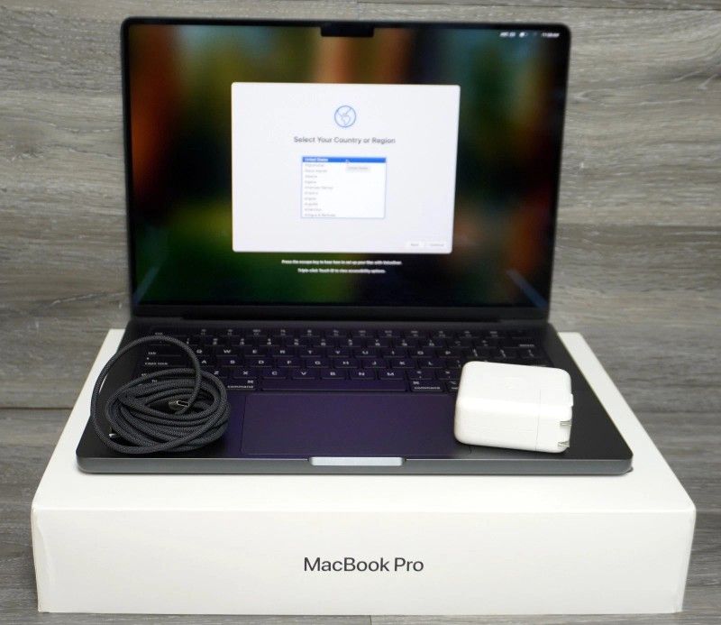 Apple MacBook Pro 14.2" Apple M4 512GB SSD 16GB RAM Mac OS Black - A3112