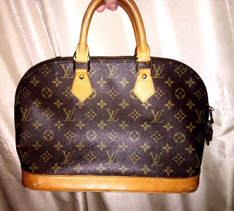 Authentic Louis Vuitton handbag alma monogram