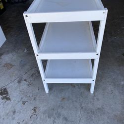 CHANGING TABLE  WITH EXTRA SHELVES 