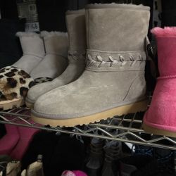 Women UGG new boots out of the box Women's Size 5