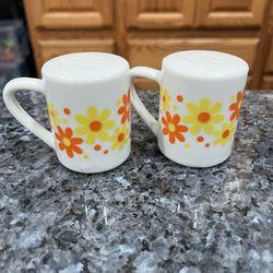 Vintage Japan Takahashi Salt and Pepper Shakers Orange & Yellow Flower Daisy.  Preowned Never Used 