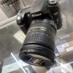 Nikon D80 + 18-200mm 