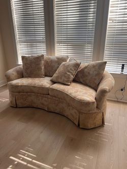 Traditional Curved Conversation Sofa / Loveseat