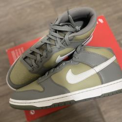 Sz 10 Men Nike Dunk Mid Brand New In Box