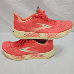 Size 9 B - Brooks Hyperion Tempo Hot Coral Flan W