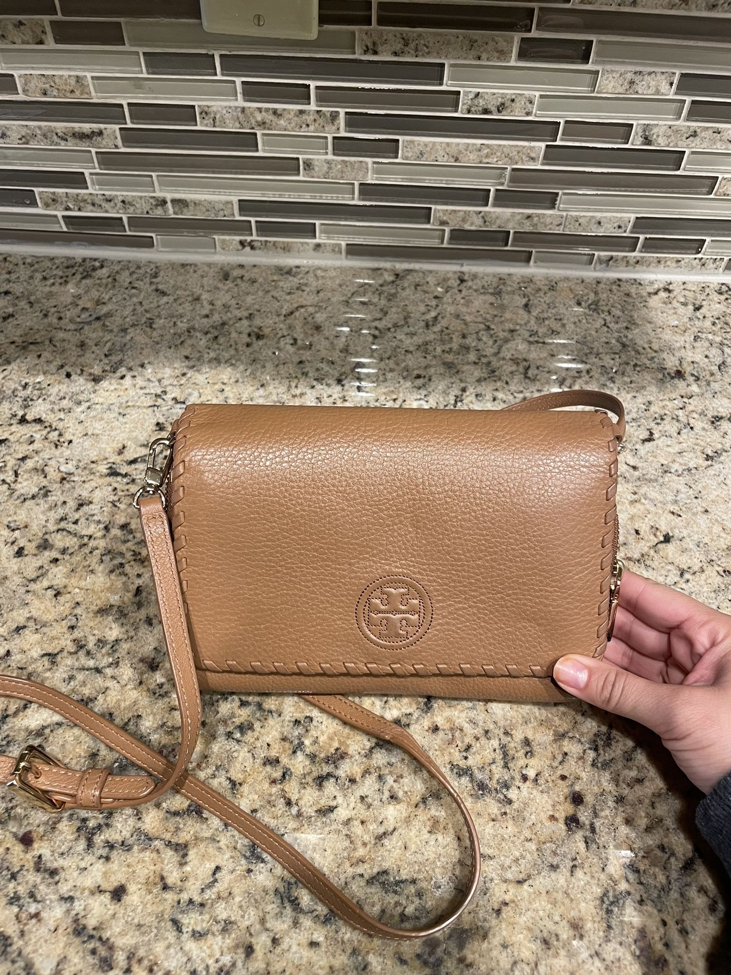 Tory Burch Wallet/crossbody Bag for Sale in Modesto, CA OfferUp