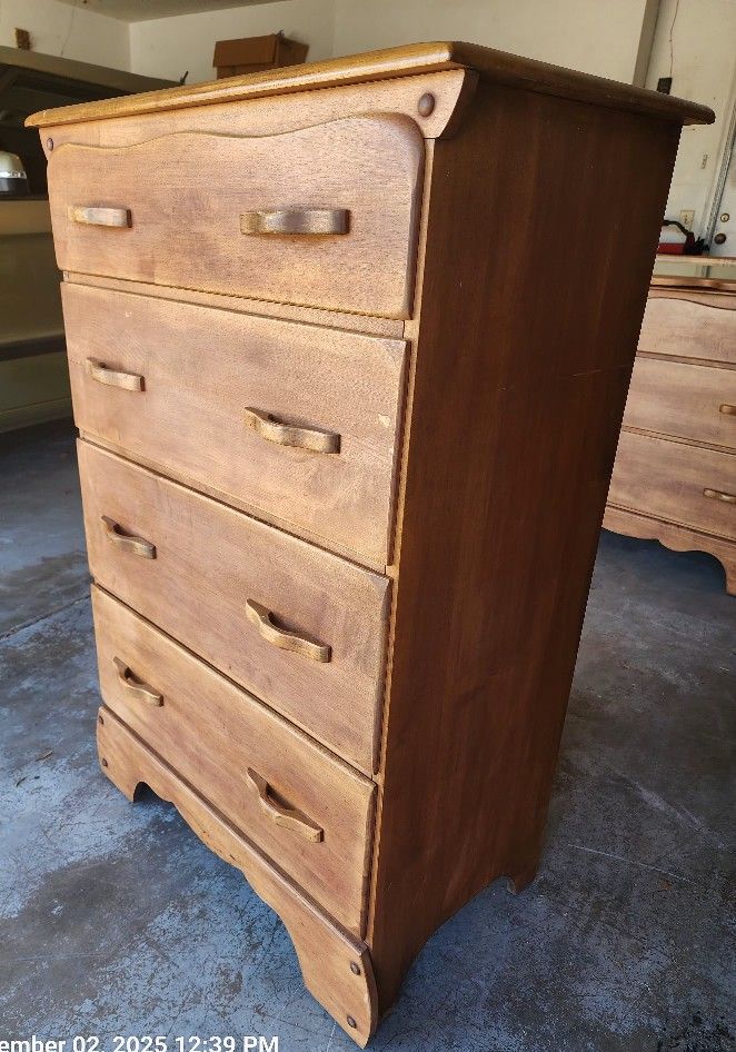 Old Dresser