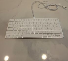 Apple Magic Keyboard Lightning ( Silicon Devices)