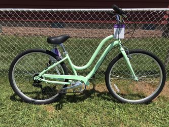 Huffy parkside 27.5 inch beach cruiser. 7 speed