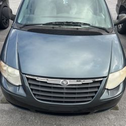 2004 Chrysler Town & Country