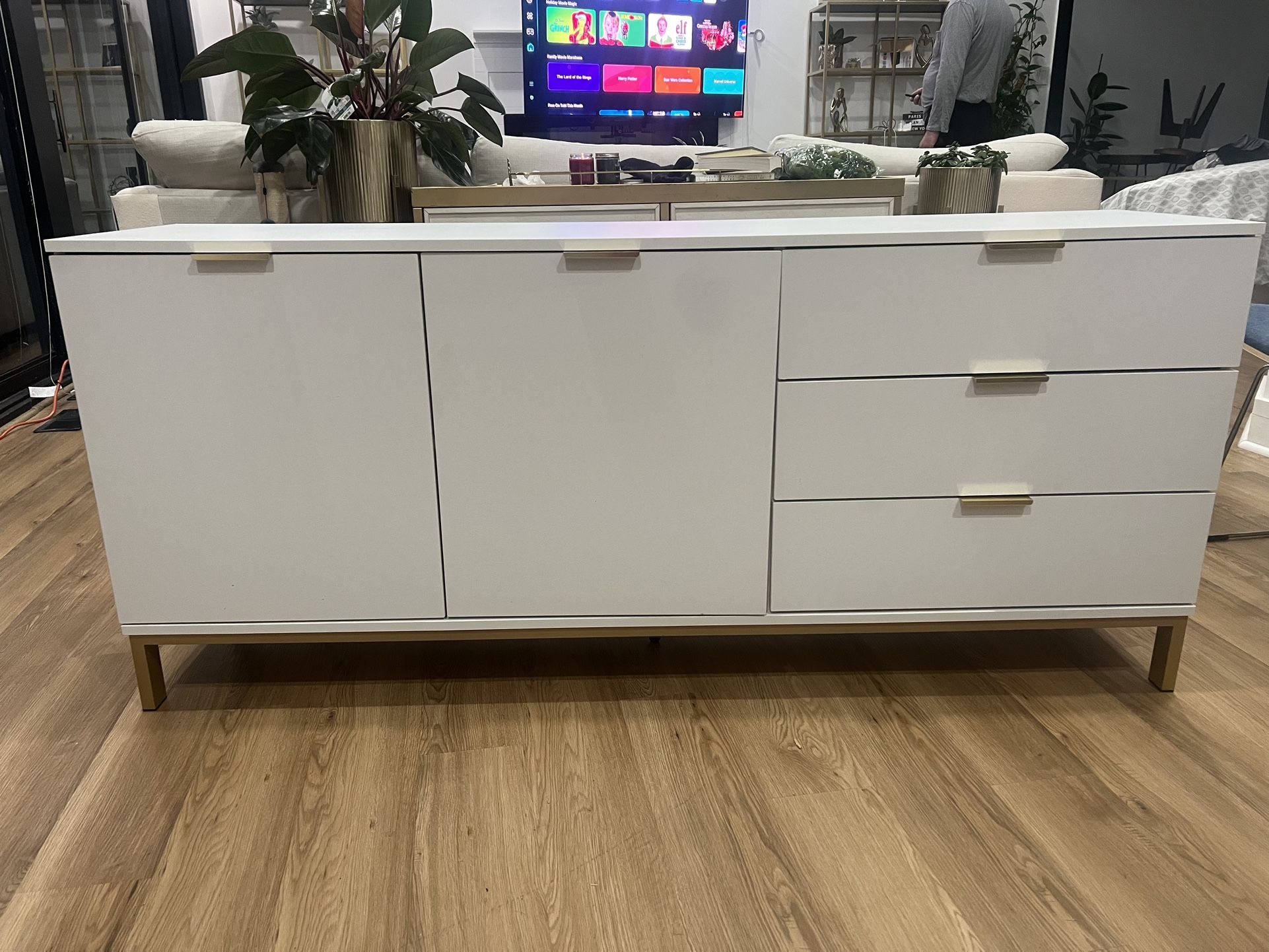 TV stand/ crrdenza- Delivery
