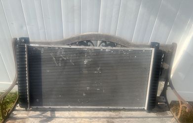 Radiador almost new for Silverado, Tahoe, Yukon y suburban