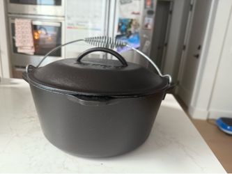 New***-Lodge Cast Iron 5 Quart Seasoned Dutch Oven with Bail Handle