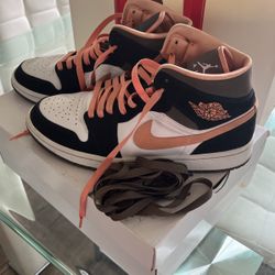 Used Nike Peach Mocha Mids