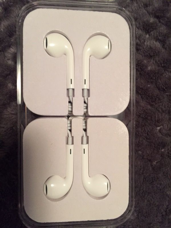 ORIGINAL APPLE Earbuds NEW $3 each set (YOU PICKUP)