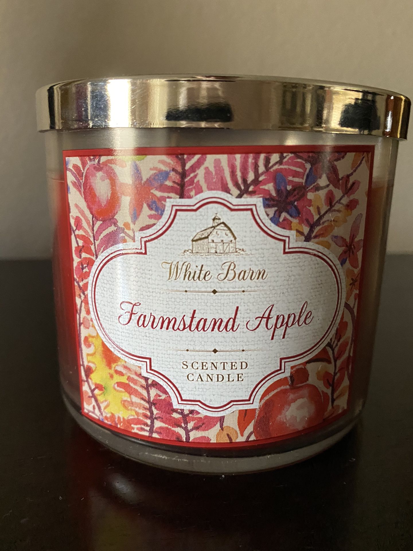 One of the best Bath & Body Works Candles “FARMSTAND APPLE” 🍎