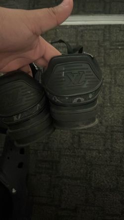 Lvs ,size 9 in men