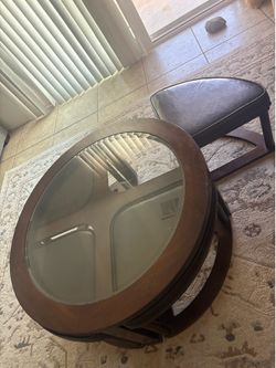 Circle coffee table Includes 4 seats