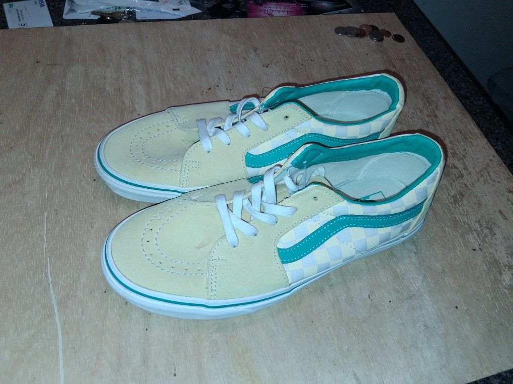 vans size 10.5 shoes 50 dollar each cada una