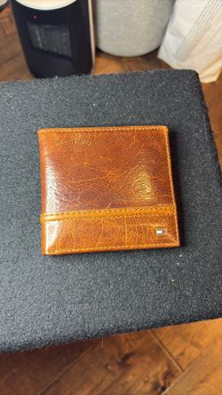 Tommy Hilfigure Leather Wallet