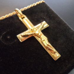 NEW 10K GOLD CROSS PENDANT WITH CHAIN