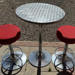 Retro Table And Chairs 