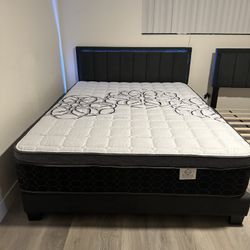 Queen  Size Bed Frame  With Led Light /  Mattress  Included /  New In A Box / Cama medida queen  con Luz led / Colchon Incluido 