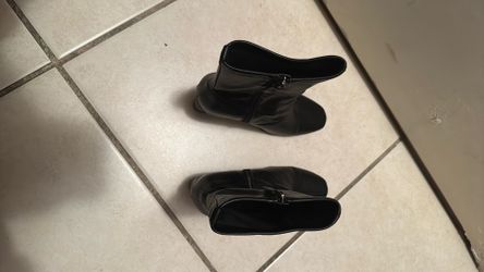 Gently Used Women High Heel Ankle Boots For Winter Size 7 Color Black Excellent Condition.