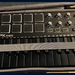 Akai MPK Mini MK3 Keyboard , Cord & Case.
