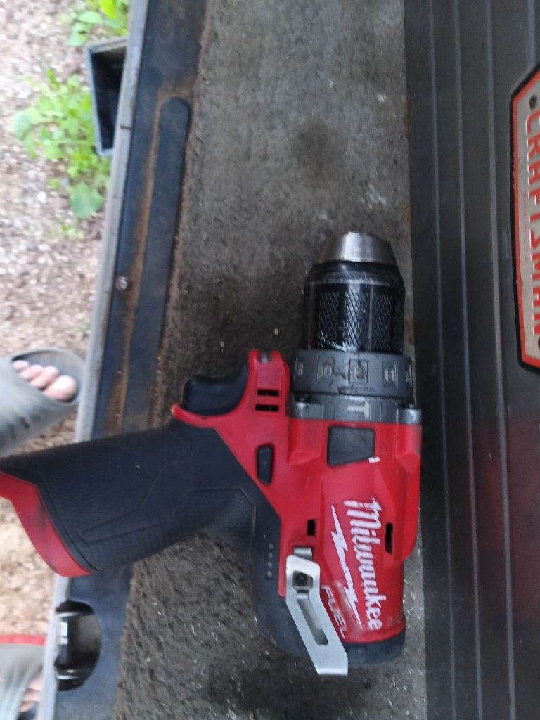 Milwaukee 12 V Drill