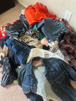 Women’s Clothing Lot – Levi’s, Jackets, Jeans, Tops & More
