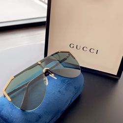Gucci GG0584S Mask Unisex Black And Gold Sunglasses Shares 