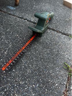 Black and Decker 16” AutoStop Hedge Trimmer