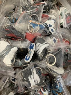 JORDAN, NIKE DUNK, YEEZY, FOAMPOSITE KEYCHAINS OVER 100 STYLES!