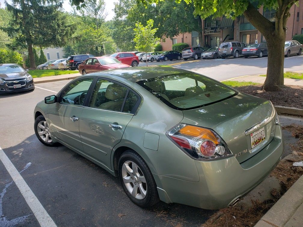 2007 Altima. 97,000 miles. Clean title. Runs great. AC WORK. need font shock. $3450 or best offer