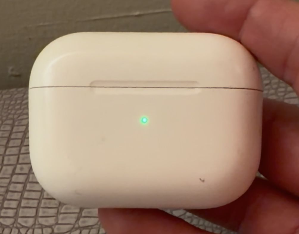 AIRPOD PRO 1 with lightning Case