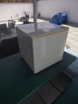 Sanyo Mini Fridge