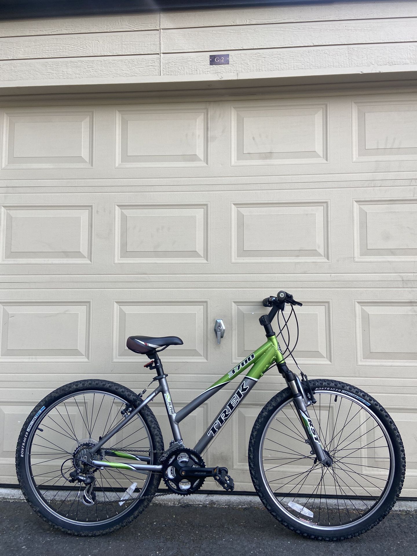 Trek 3700 Mountain Bike – 26” Wheels – 21 Speed – Alpha Aluminum Frame Bicycle