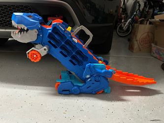 Hot Wheels Foldable Dinosaur Transport and Car storage carrier