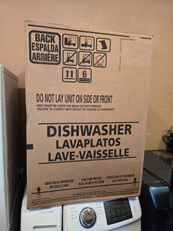 Dishwasher// Lavaplatos.
