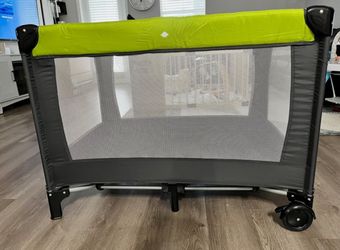 Evenflo BabySuite Select Portable Playard - Like New