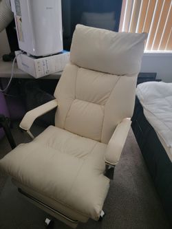ERGONOMIC office chair with footrest