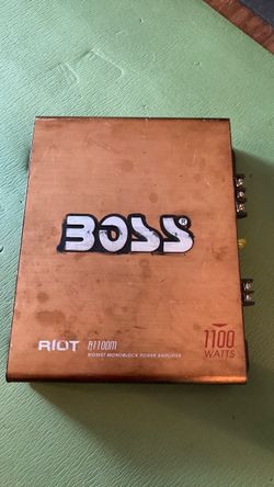 BOSS 1100W subwoofer amp