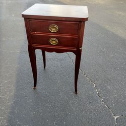 🥰🥰Vintage Federal Style Stained Mahogany Two-Drawer Side Table/Nightstand (Circa 1940s🥰🥰