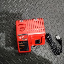 Milwaukee M12/M18 Charger 