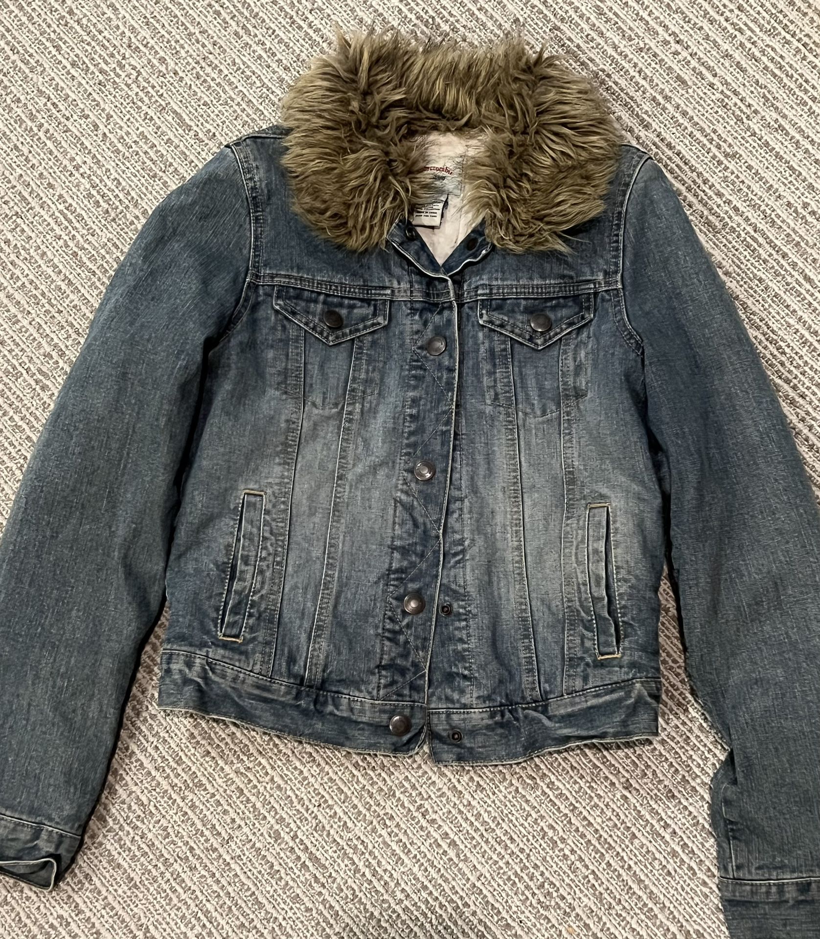 Abercrombie Women's XL Fur Collared Jean Jacket, Lined On Inside And Adjustable Buttons In back