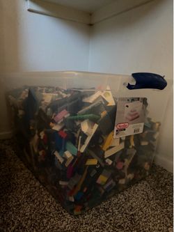 Huge 66 qt tub of genuine legos random 80 OBO
